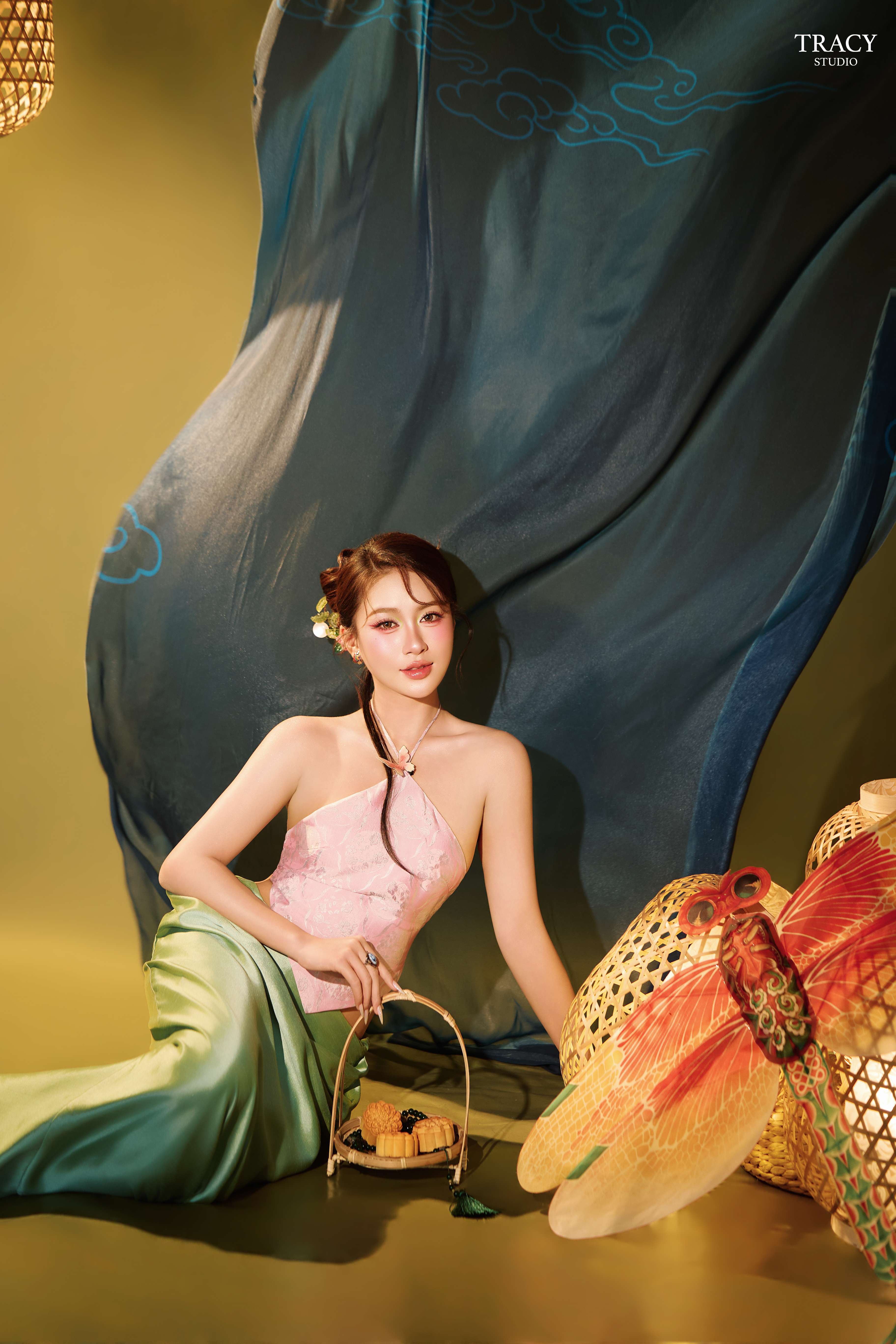frontend/img/gallery/anh-tet-yem-ao-dai/tracy-studio-chup-concept-trung-thu-yem-phuong-bui (8).jpg